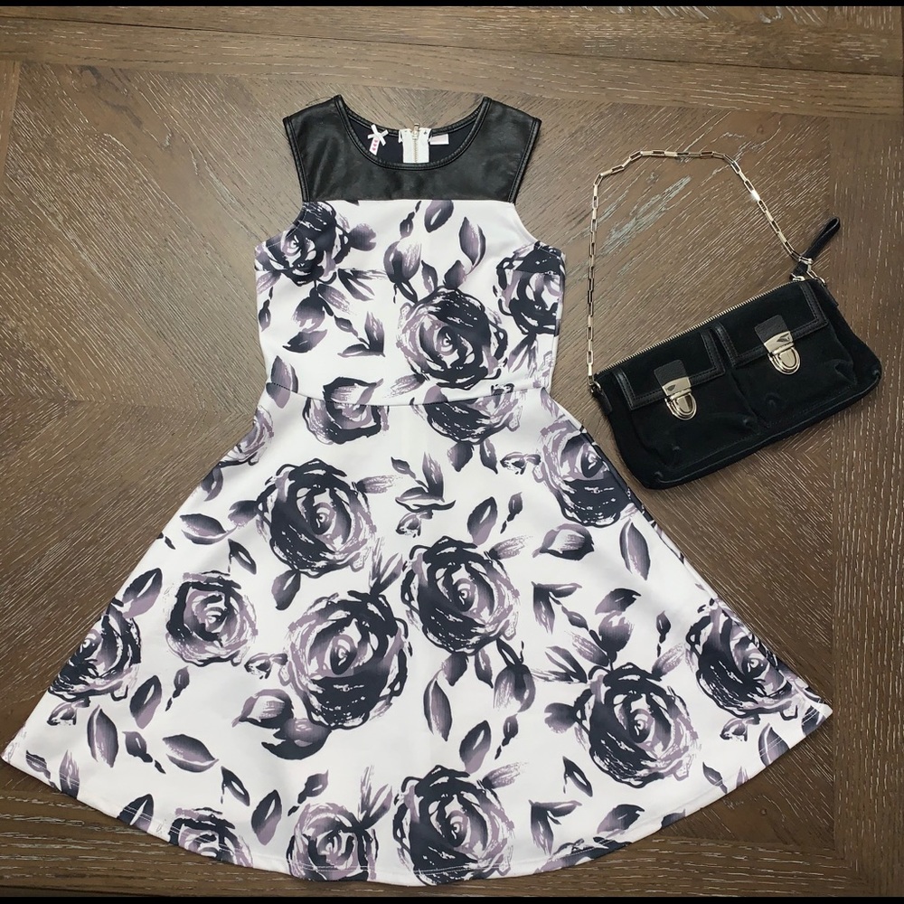 Black & white floral print sleeveless dress